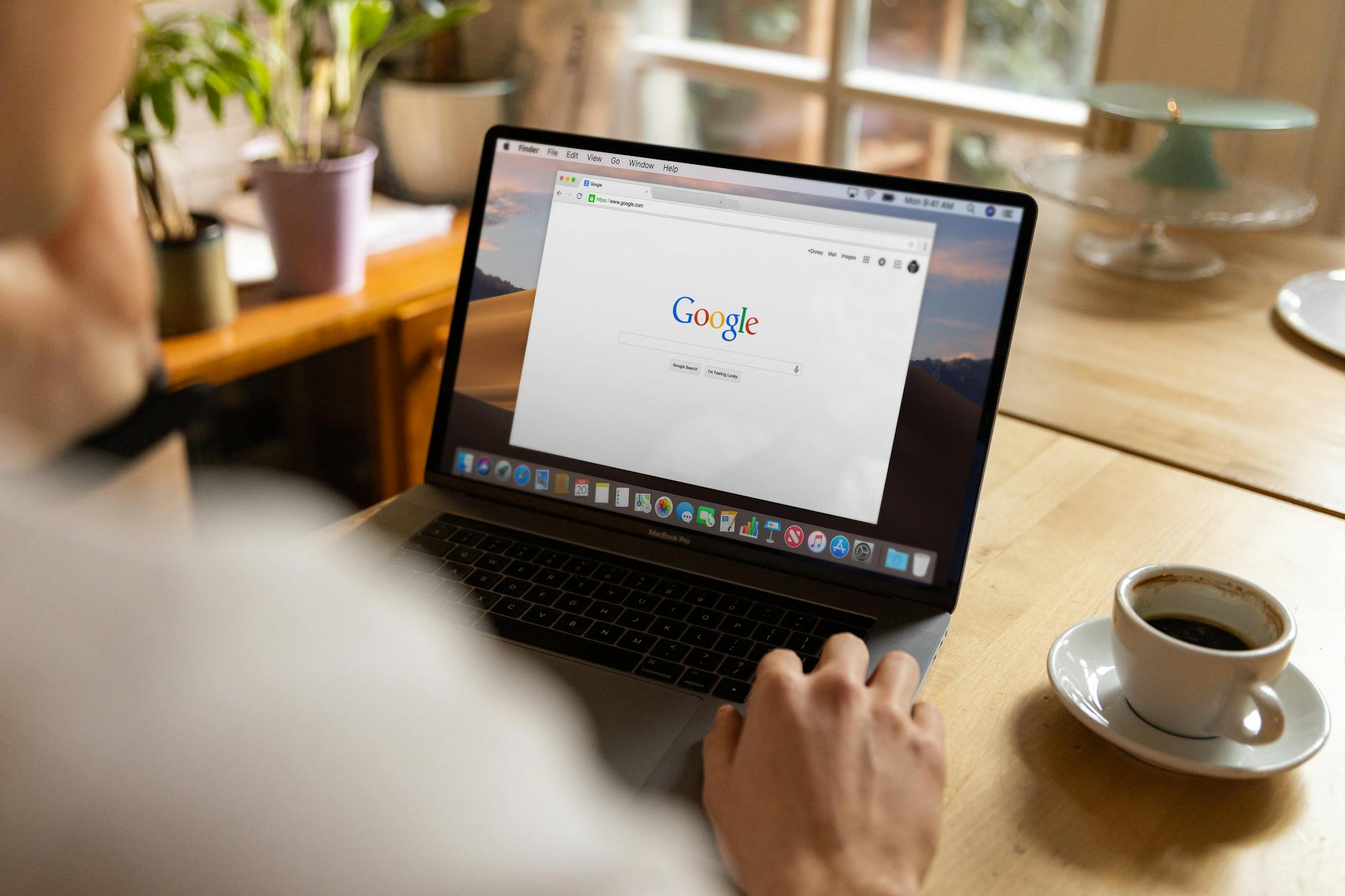 Postavljanje Google Business Profila na laptopu — lokalni SEO