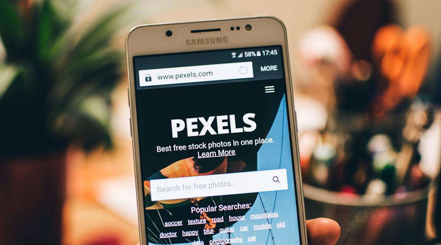 Pregled web stranice za obrt na mobilnom telefonu