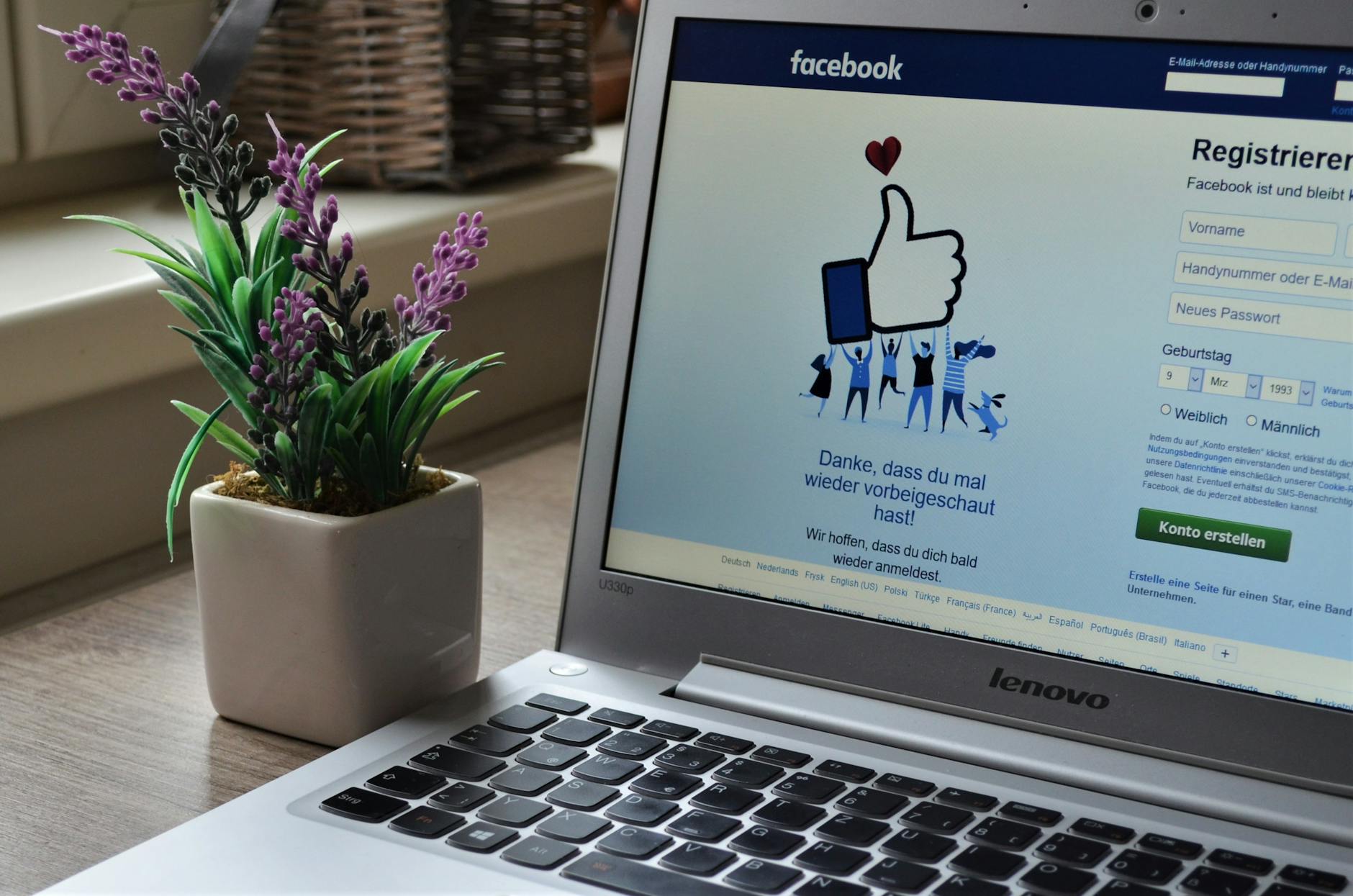 Online registracija obrta kroz e-Obrt portal na laptopu — digitalna prijava